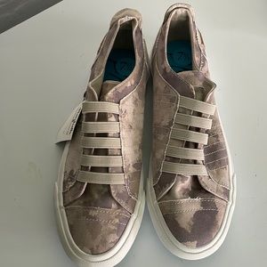 NWT Blowfish camo style slip on casual tennis shoes.